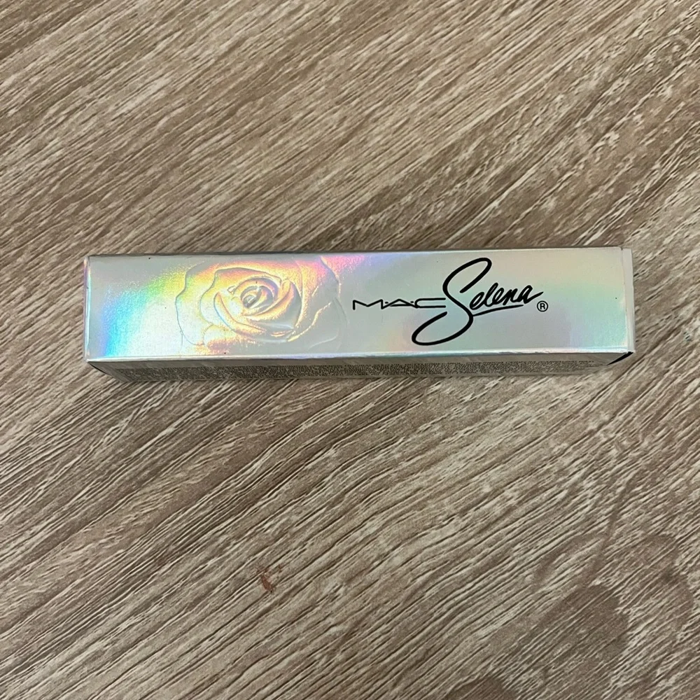 NWT MAC Selena Bidi Bidi Bom Bom Lipglass